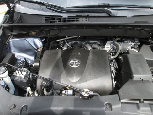 Used 2019 Toyota Highlander XLE AWD/4WD image 20