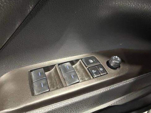 Used 2023 Toyota Camry SE FWD image 22
