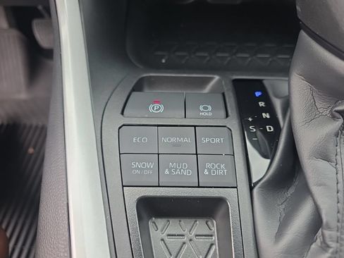 Used 2025 Toyota RAV4 LE AWD/4WD image 20