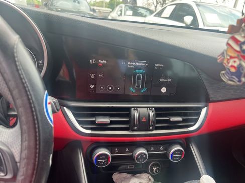 Used 2021 Alfa Romeo Giulia Sprint w/ Nero Edizione image 4