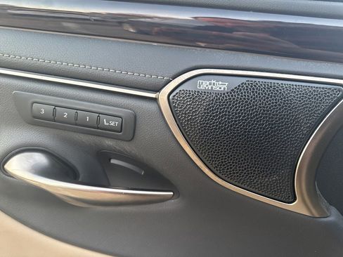 Used 2019 Lexus ES 350 Ultra Luxury w/ Accessory Package 2 image 9