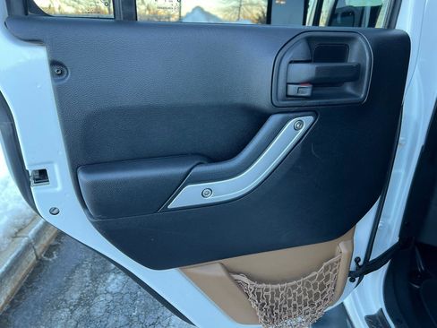 Used 2014 Jeep Wrangler Unlimited Sahara w/ Connectivity Group image 11