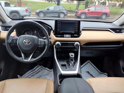 Used 2021 Toyota RAV4 XLE Premium w/ Carpet Mat Package (TMS) image 21