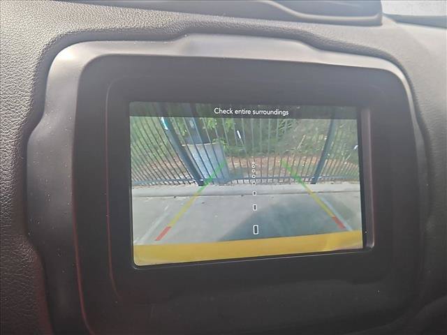 Used 2018 Jeep Renegade Latitude FWD image 12