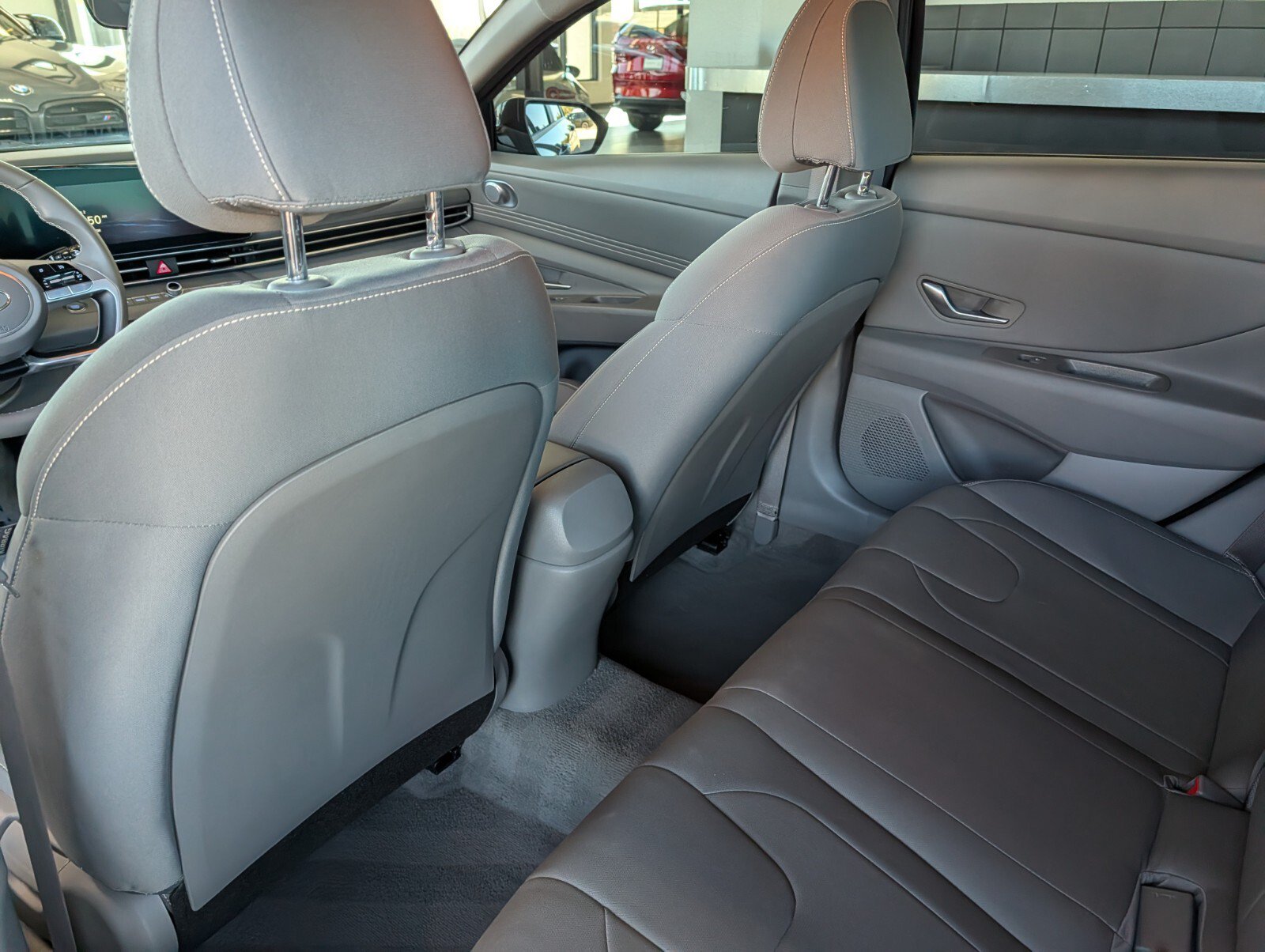 Used 2023 Hyundai Elantra SEL w/ Convenience Package FWD image 11