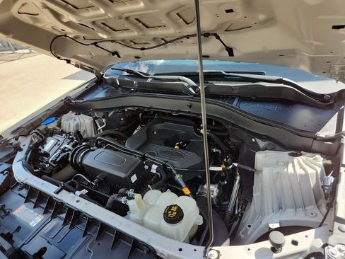 Used 2020 Ford Explorer XLT w/ Equipment Group 202A RWD image 16