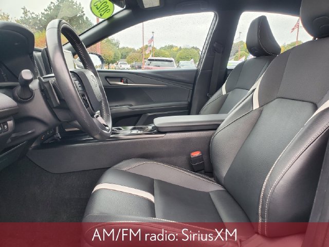 Used 2025 Toyota Camry SE FWD image 6