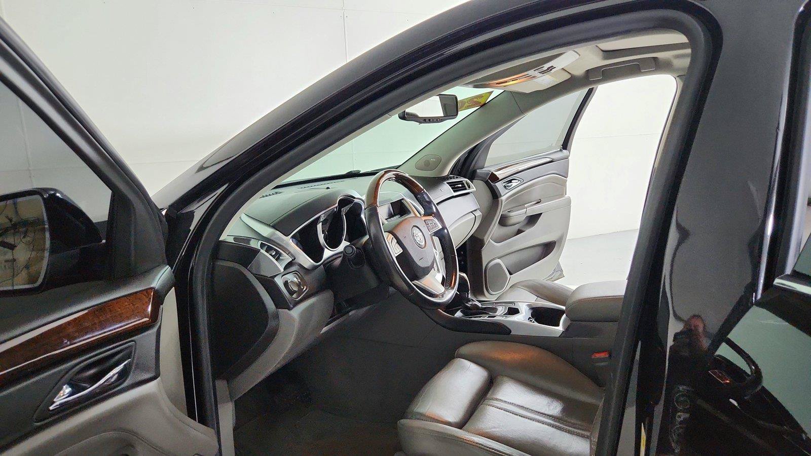 Used 2011 Cadillac SRX Luxury FWD image 16