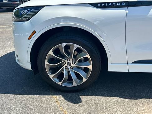 New 2026 Lincoln Aviator AWD w/ Jet Appearance Package image 12