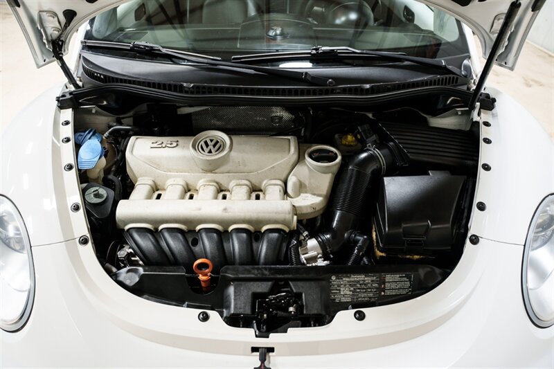 Used 2010 Volkswagen Beetle Convertible FWD image 28