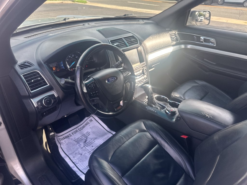 Used 2016 Ford Explorer XLT w/ Equipment Group 202A AWD/4WD image 13