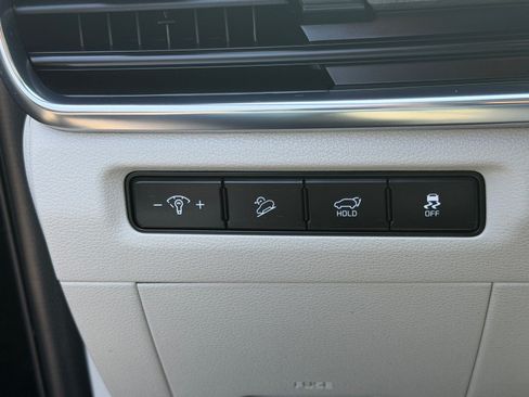 Certified 2025 Kia Telluride SX w/ SX Captain's Chair Package FWD image 22