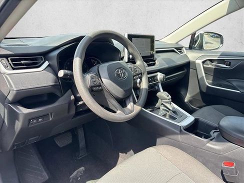 Used 2025 Toyota RAV4 XLE FWD image 13