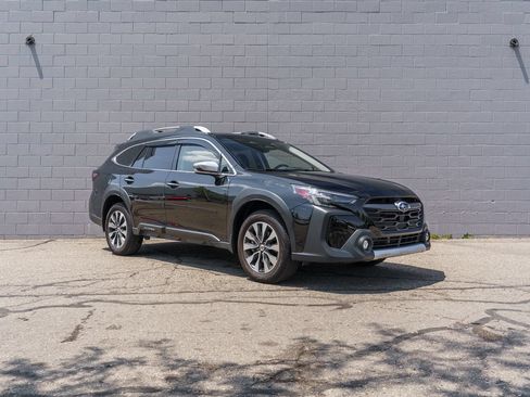 Used 2025 Subaru Outback Touring XT AWD/4WD image 9