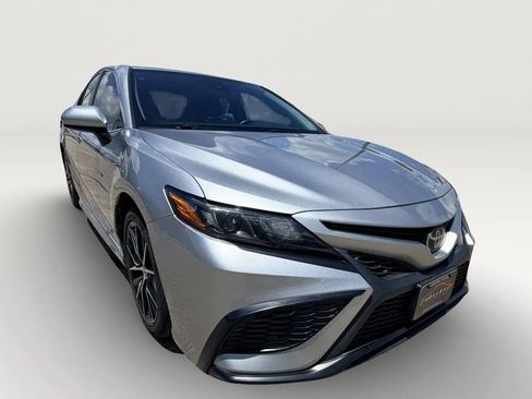 Used 2021 Toyota Camry SE FWD image 11