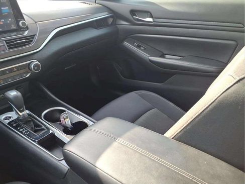 Used 2024 Nissan Altima 2.5 SV FWD image 13