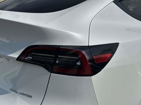 Used 2021 Tesla Model Y Long Range AWD/4WD image 11