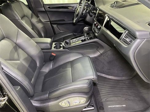 Used 2025 Porsche Macan image 21
