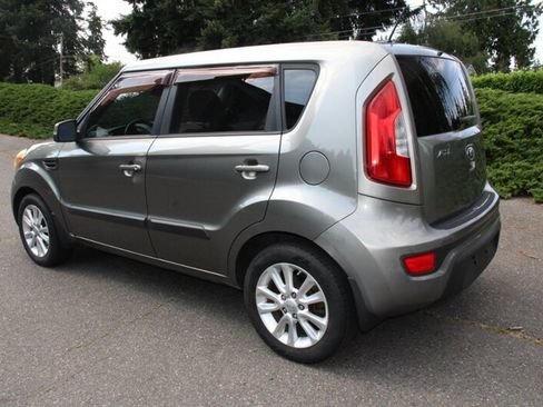Used 2013 Kia Soul + FWD image 3