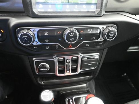 Used 2023 Jeep Wrangler Sahara image 19