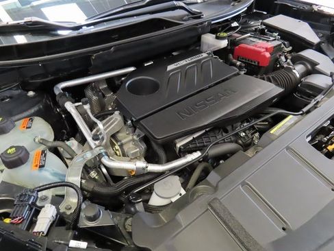 Used 2023 Nissan Rogue S image 33