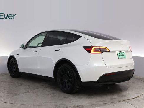 Used 2023 Tesla Model Y Long Range AWD/4WD image 17