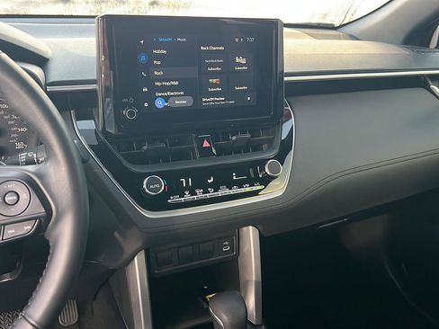 Certified 2023 Toyota Corolla Cross XSE image 24