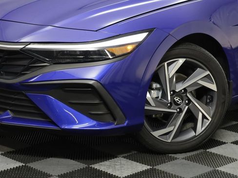 Used 2025 Hyundai Elantra Sport FWD image 3