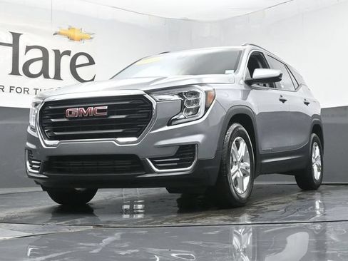 Used 2023 GMC Terrain SLE w/ Driver Convenience Package FWD image 4