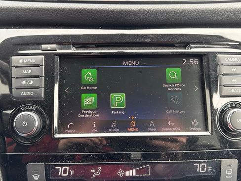 Used 2018 Nissan Rogue SV w/ Premium Package FWD image 33