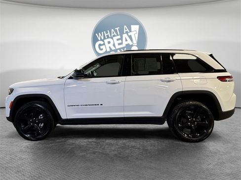 Used 2023 Jeep Grand Cherokee Altitude image 7