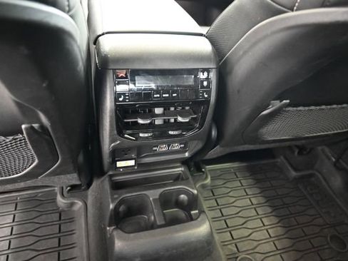 Used 2025 Jeep Grand Cherokee L Limited w/ Luxury Tech Group II image 32