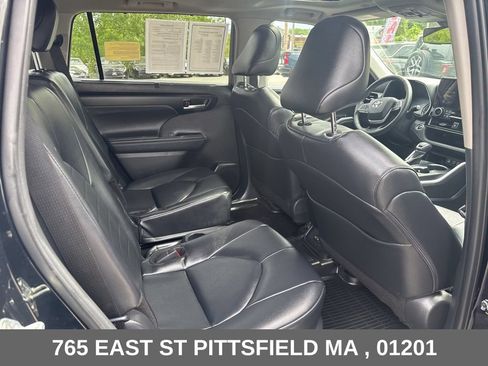 Used 2025 Toyota Highlander XLE AWD/4WD image 23
