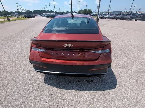 Used 2025 Hyundai Elantra Sport FWD image 6