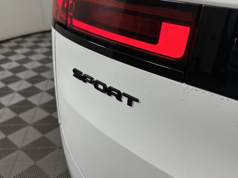 Used 2024 Land Rover Range Rover Sport Dynamic SE image 17