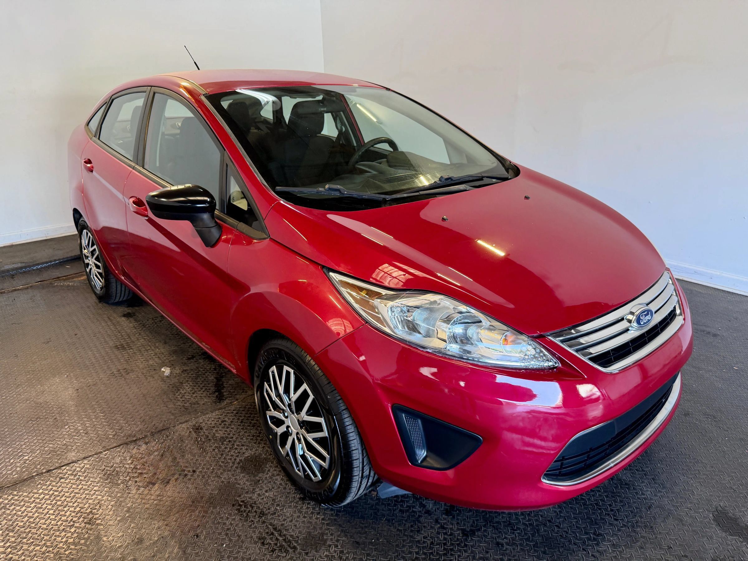 Used 2012 Ford Fiesta SE w/ Super Fuel Economy Pkg FWD image 4