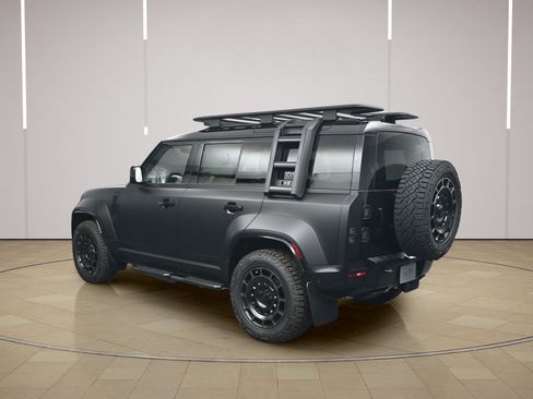 New 2026 Land Rover Defender 110 AWD/4WD image 3