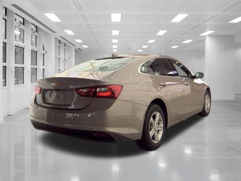 Used 2025 Chevrolet Malibu LT FWD image 3