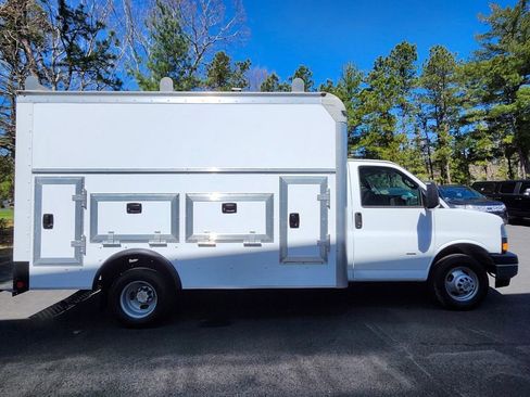 Used 2022 Chevrolet Express 3500 w/ Power Convenience Package RWD image 6