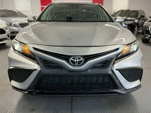 Used 2021 Toyota Camry SE FWD image 3