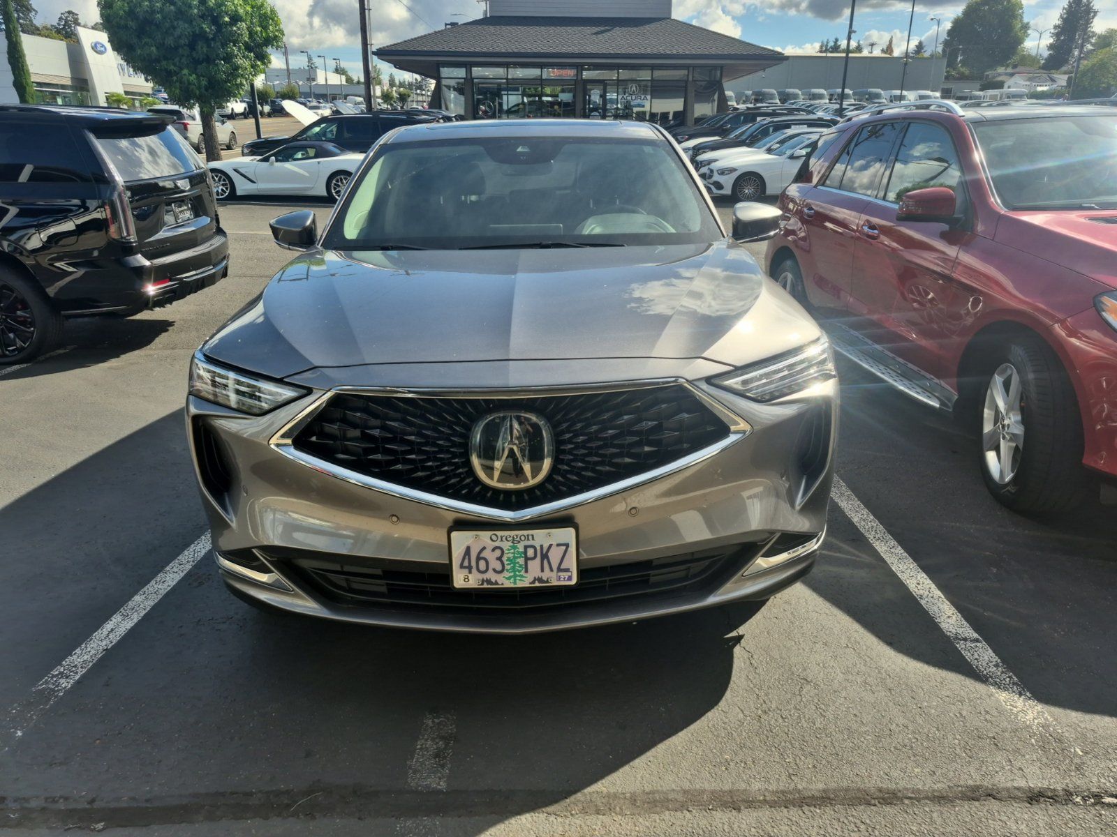 Used 2023 Acura MDX w/ Technology Package AWD/4WD image 3