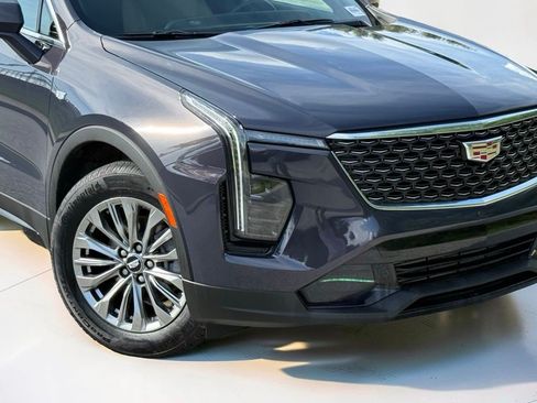 Certified 2025 Cadillac XT4 Premium Luxury FWD image 9
