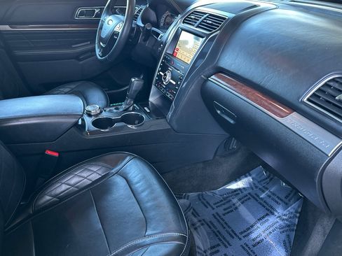 Used 2018 Ford Explorer Platinum image 18