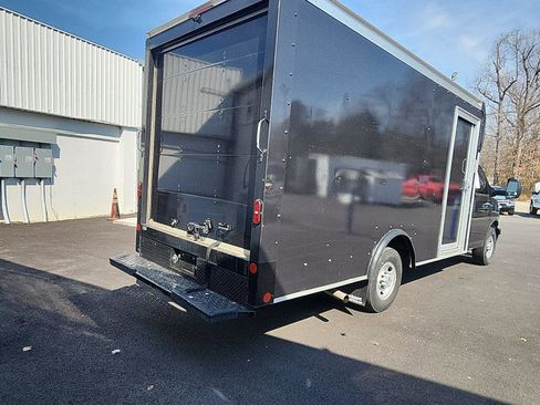Used 2022 Chevrolet Express 3500 w/ Power Convenience Package image 5