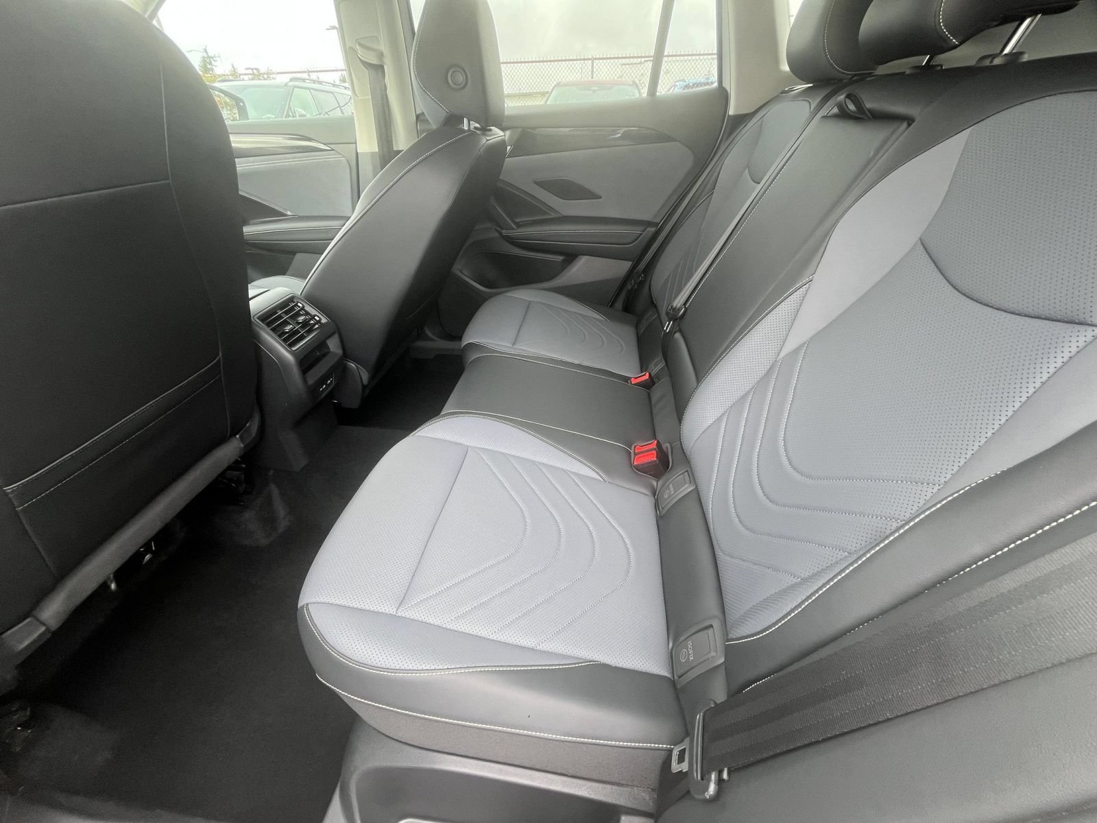Used 2026 Volkswagen Tiguan SE AWD/4WD image 27