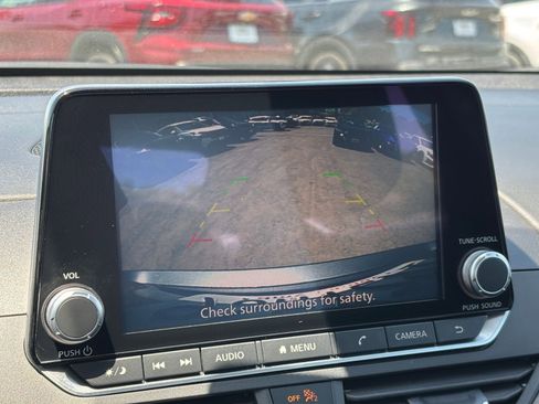Used 2025 Nissan Altima 2.5 SV FWD image 23