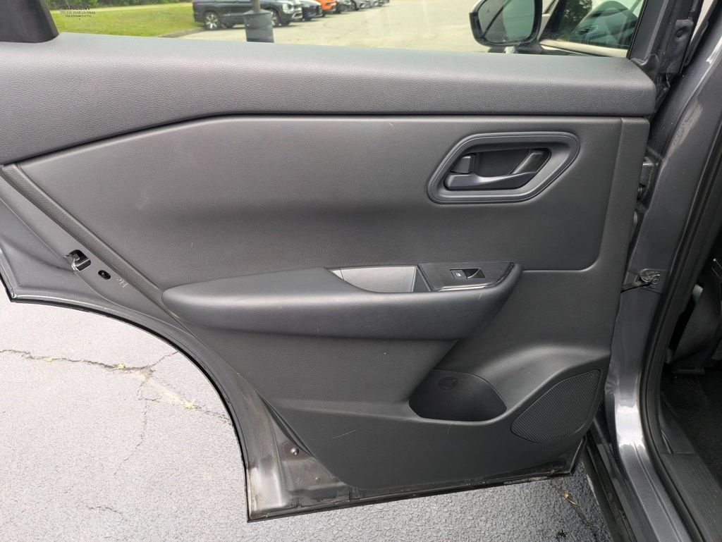 Used 2024 Nissan Rogue S FWD image 22