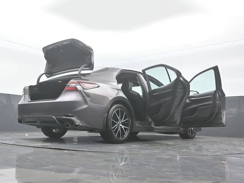 Used 2022 Toyota Camry SE image 29