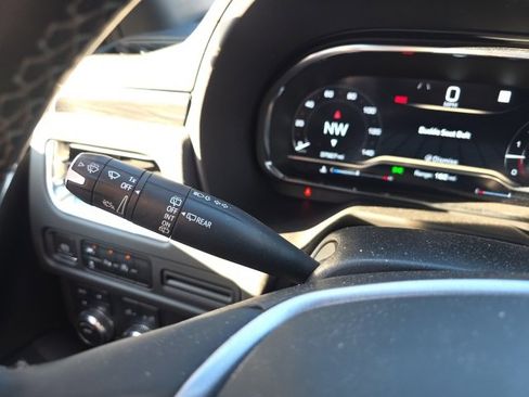 Used 2023 GMC Yukon SLT image 13