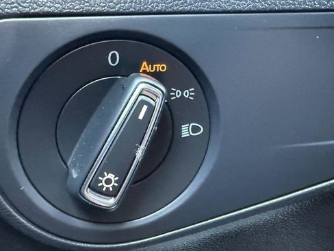 Used 2024 Volkswagen Tiguan SE image 15